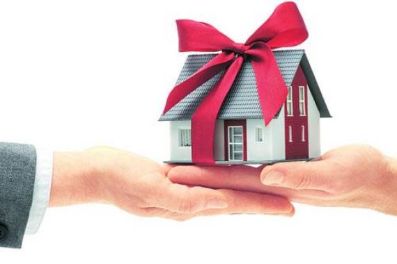 Облагается ли налогом дарение недвижимости между родственниками